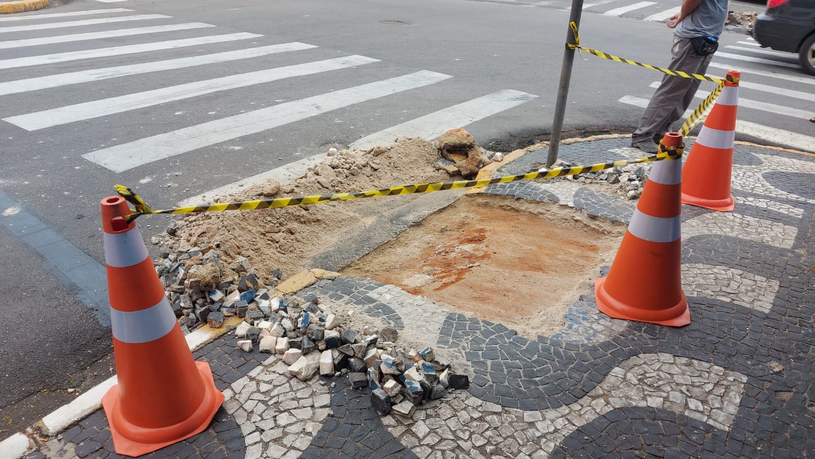 Rampas de acessibilidade são reconstruídas na rua General Osório, no Centro da cidade