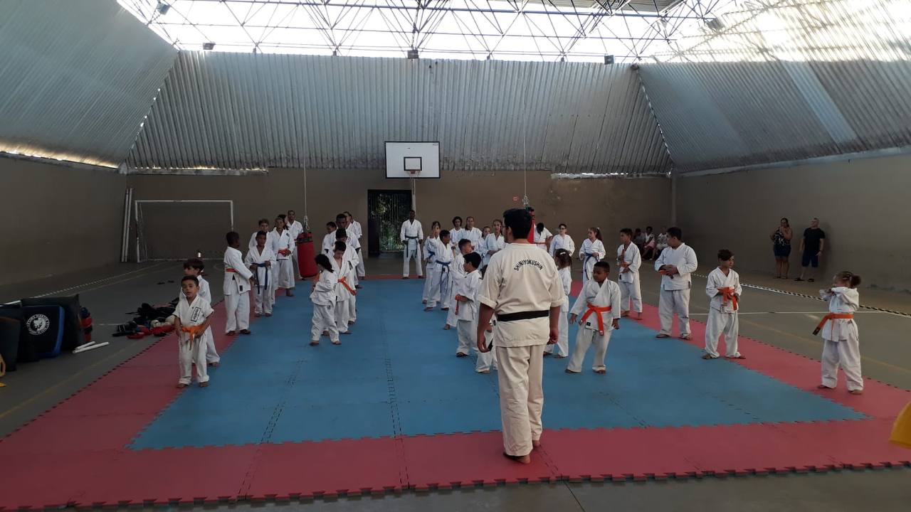 Projeto “kyokushin Karate Dojo Castelani” Oferece Aulas Gratuitas De Karatê Com O Shihan Jair No 