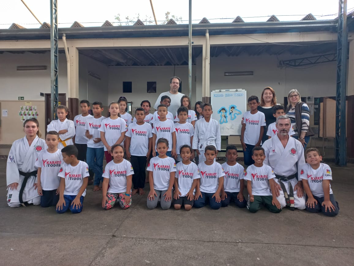 Projeto “Karatê para Todos”, faz entrega de camisetas personalizadas para os alunos da EICAP “Aldo Silveira”, no bairro Moreto