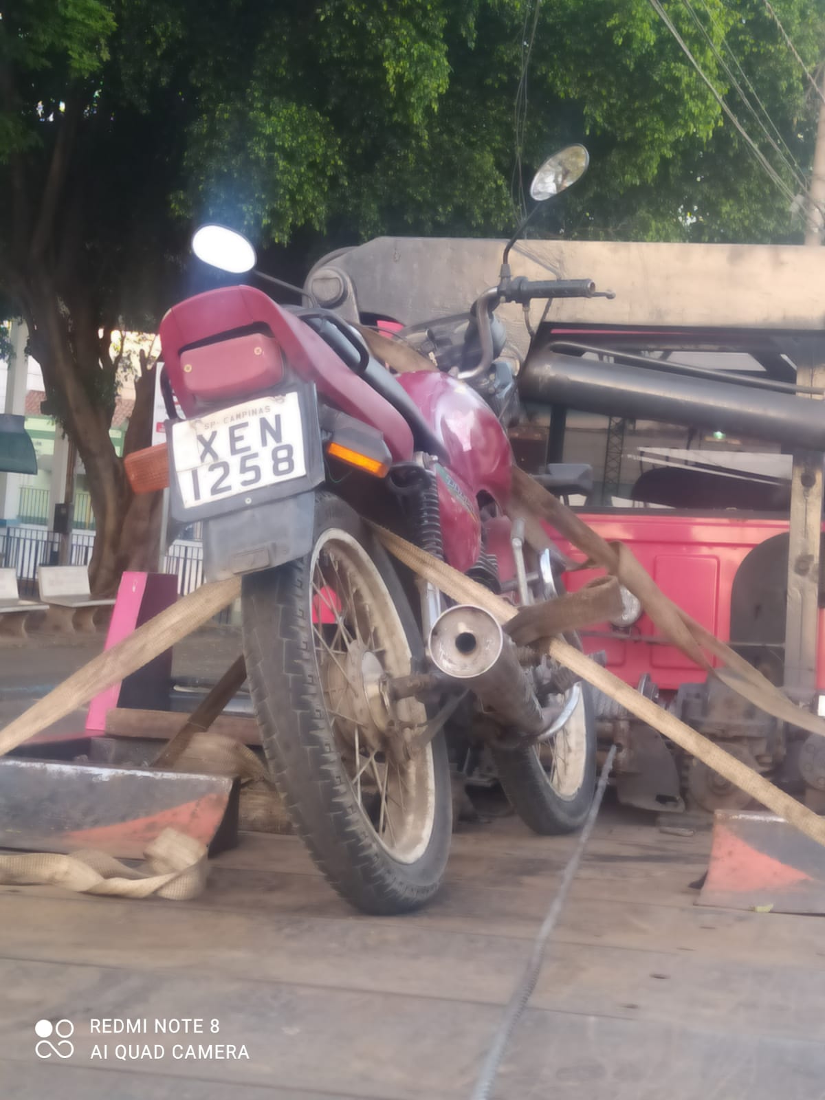 Moto com placa irregular é apreendida no bairro São João no último sábado, dia 13