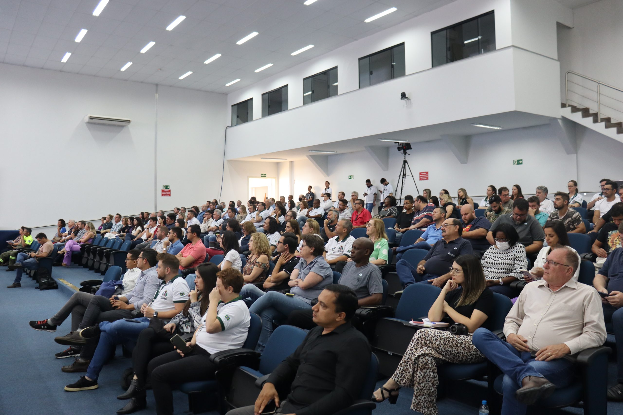 Prefeito Vitão apresenta abertura da revisão do Plano Diretor em evento que reuniu cerca de 100 pessoas na Câmara Municipal de Vereadores