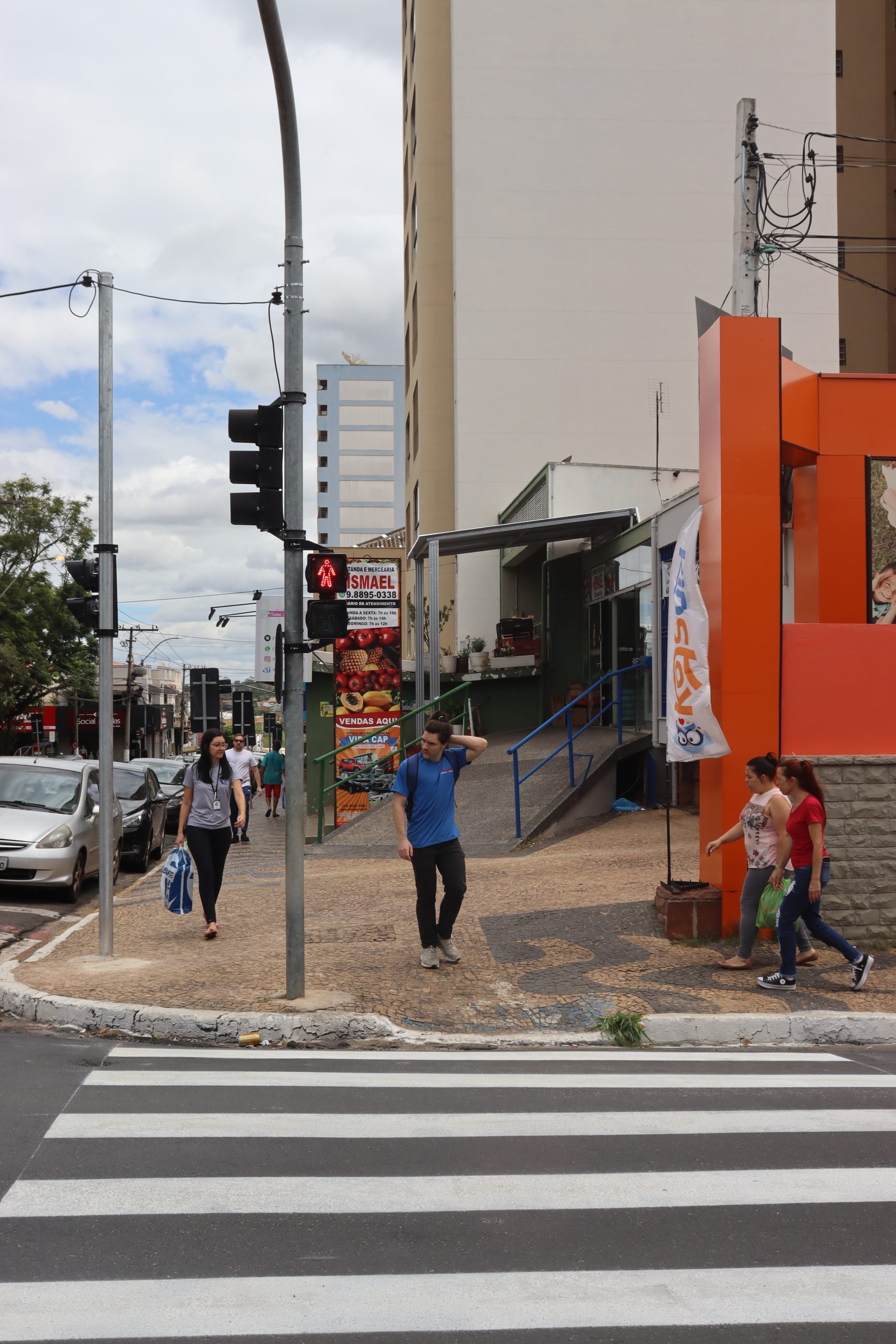 Prefeitura instala mais dois semáforos para pedestres na região central da cidade
