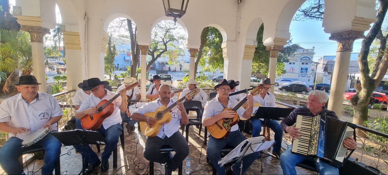 “Orquestra de Violeiros de Capivari” se apresenta no Coreto da Praça Central no próximo domingo, dia 12