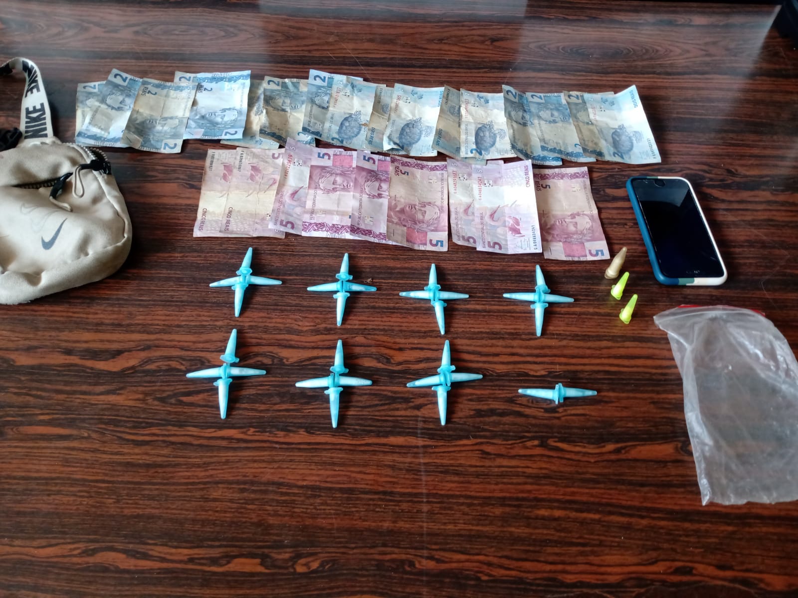 Guarda Civil de Capivari prende jovem com 33 porções de cocaína, R$70,00 e um celular