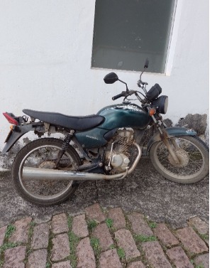 Motocicleta com placa artesanal é apreendida pela Guarda Civil de Capivari no bairro Bela Vista