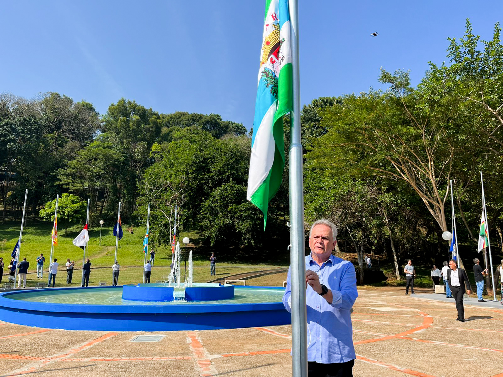 Representantes de Capivari marcam presença na inauguração da Praça das Bandeiras no município de Piracicaba