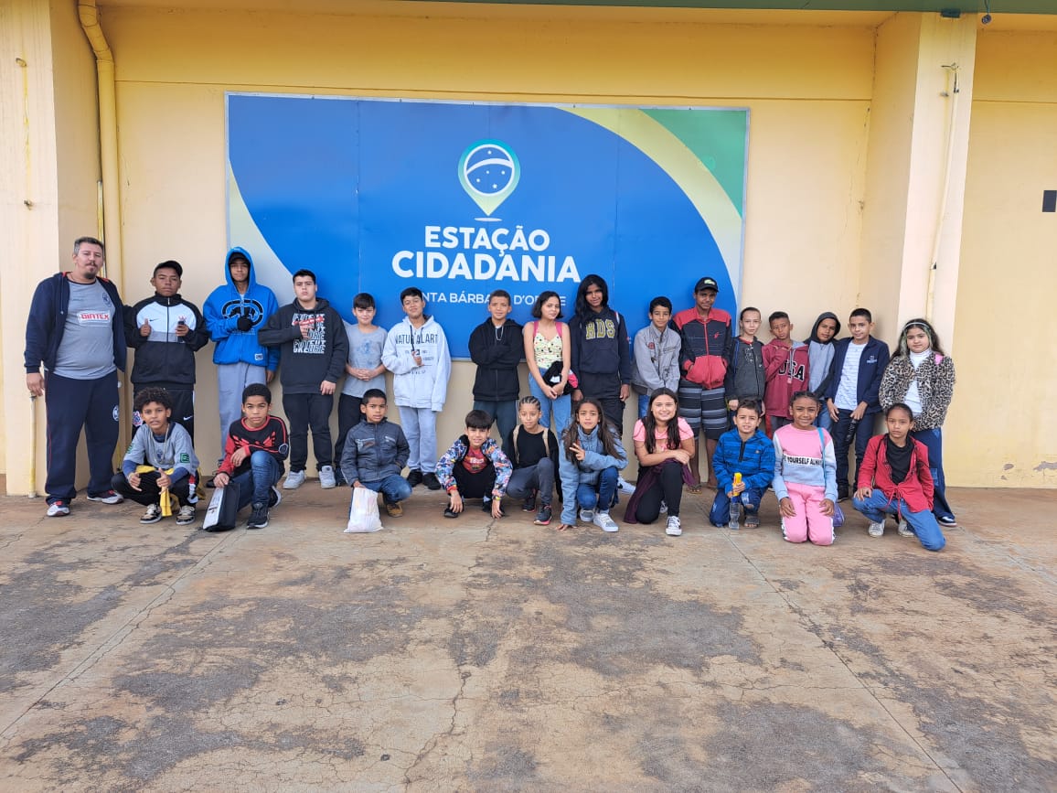 Crianças de Capivari visitam treino da Seleção Cubana de Handebol Feminino em Santa Bárbara D’Oeste