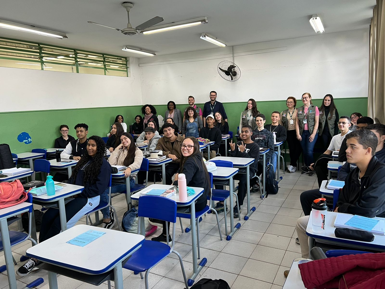 Equipe do Plano Diretor de Capivari conversa com alunos da Escola Maria Januária, na Vila Fátima