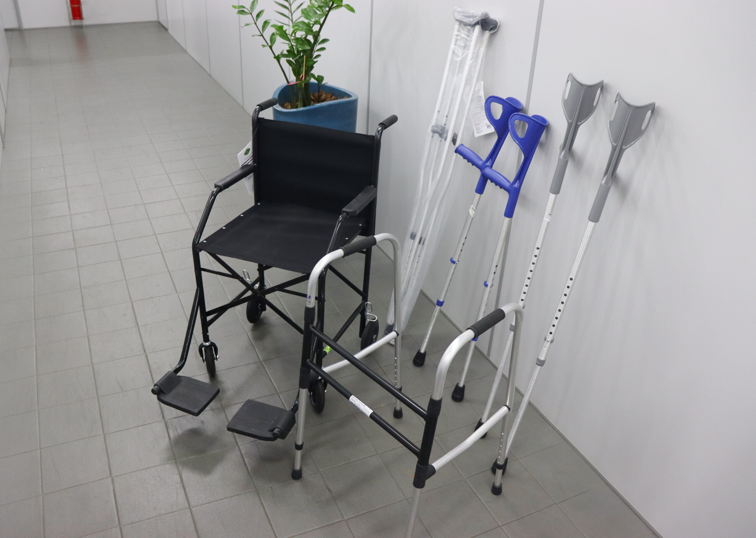 A Secretaria dos Direitos da Pessoa com Deficiência e Mobilidade Reduzida retoma Campanha dos Lacres e arrecada cadeira de rodas e andadores