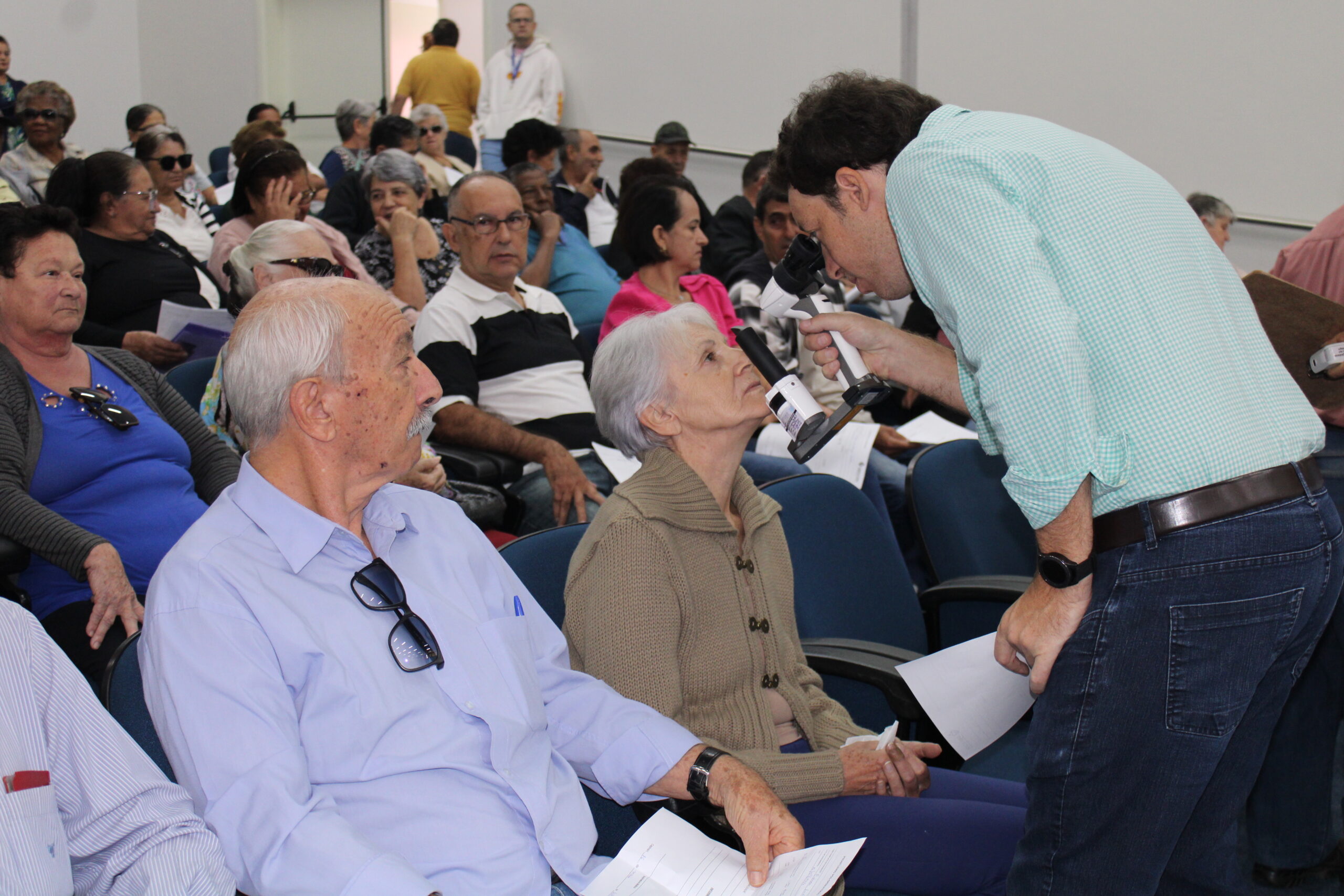 Câmara Municipal de Capivari sedia retorno dos pacientes do Mutirão Oftalmológico de Catarata