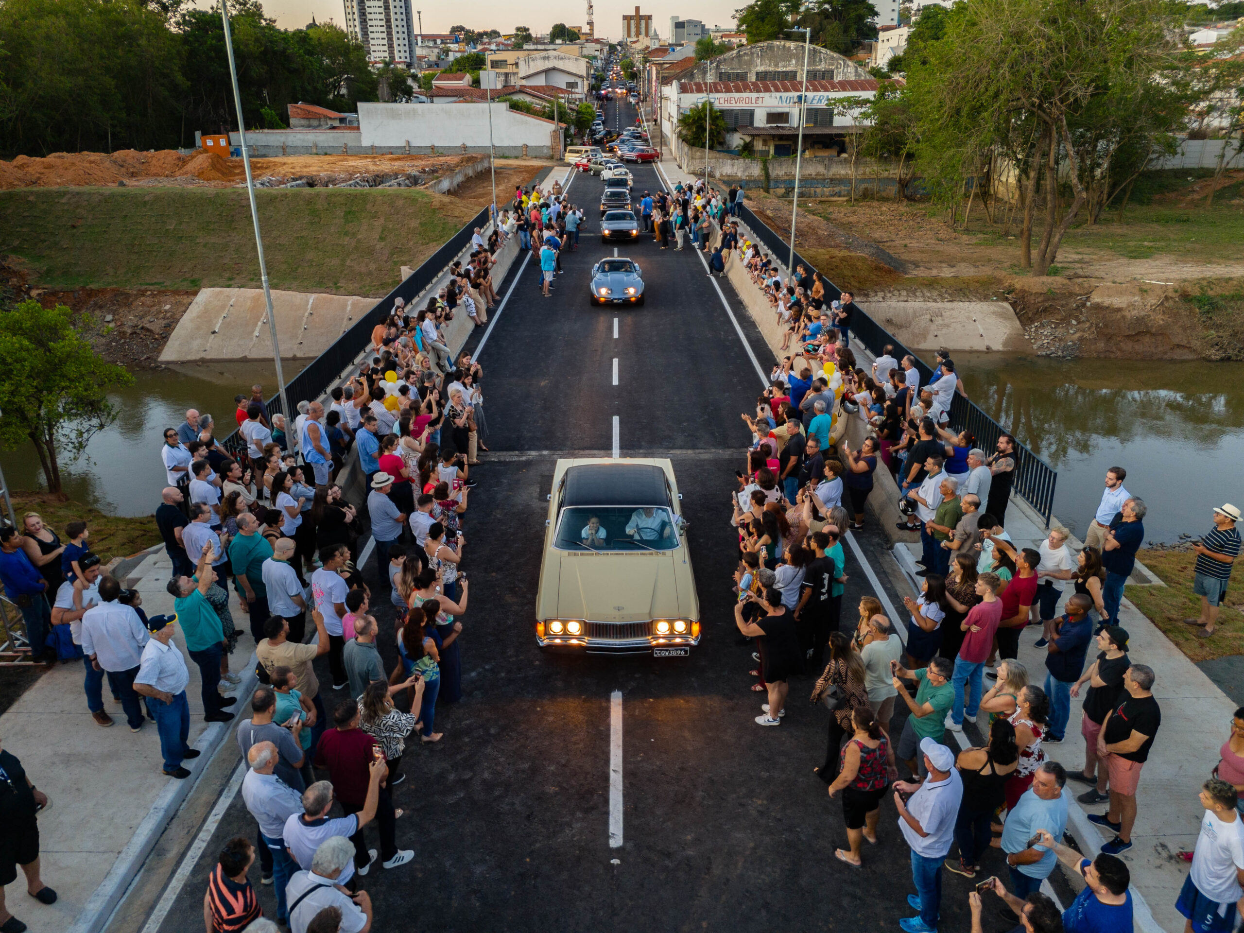 Em cerimônia com grande público, Prefeito Vitão Riccomini e vice Bruno Barnabé inauguram Ponte Dr. João Assad Neto