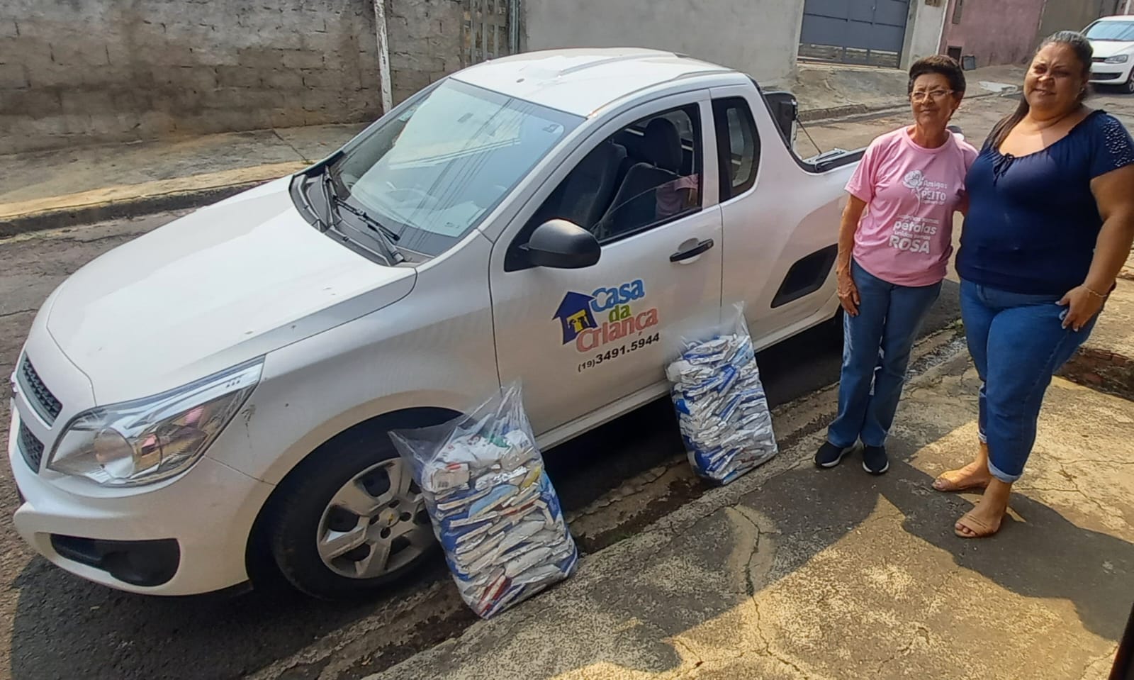 Edição de 2024 da Caminhada do Outubro Rosa arrecada mais de 1200 embalagens de leite em pó