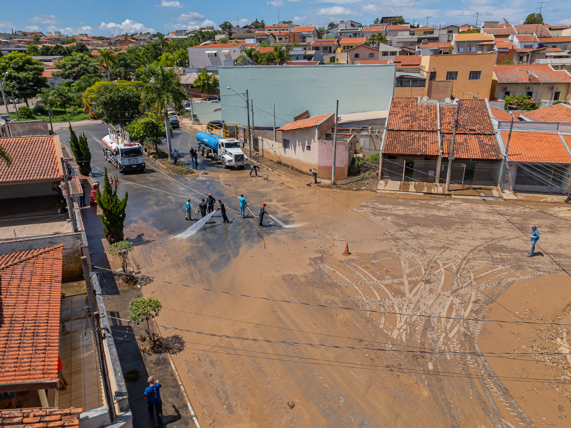 Equipes da Prefeitura fazem trabalho intensivo para deixar as ruas da cidade limpa