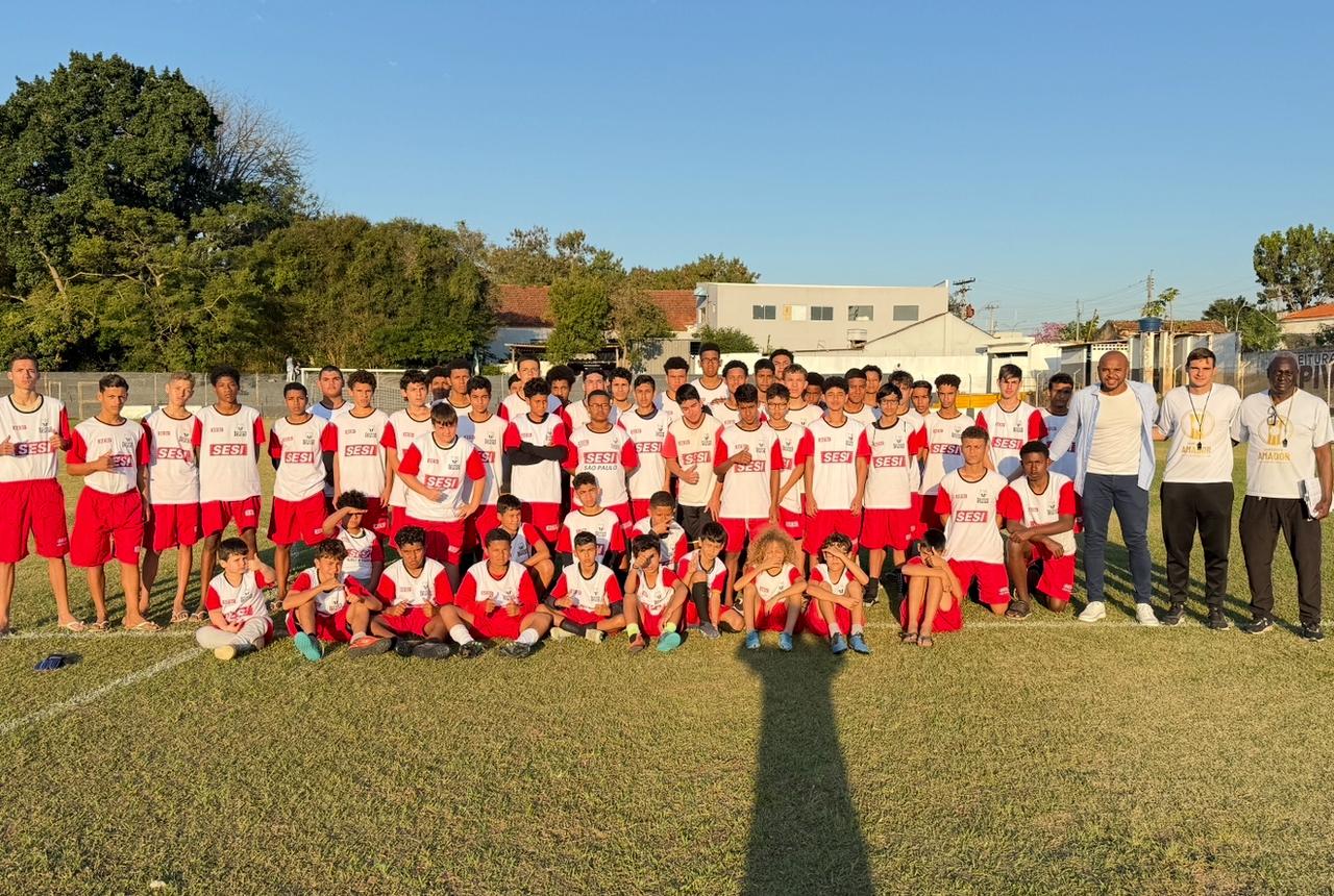 Alunos do Programa “Atleta do Futuro” recebem novos uniformes