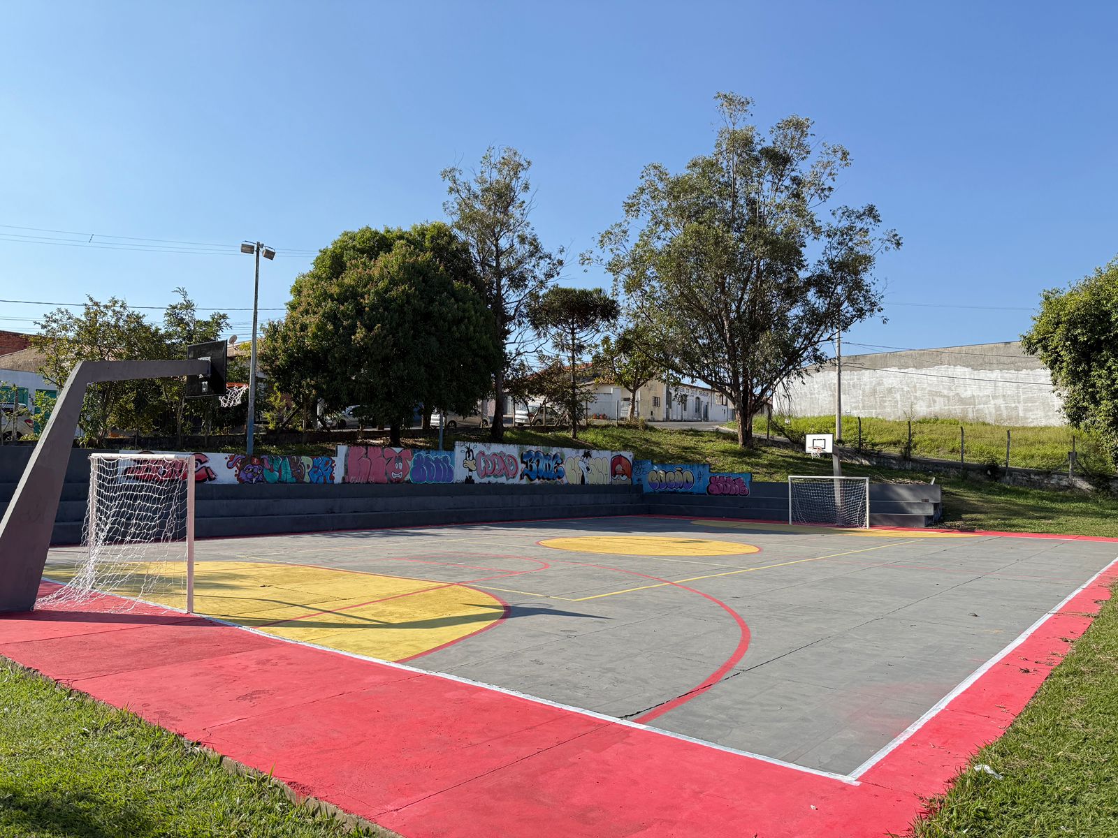 Secretaria de Esportes promove revitalização completa da quadra poliesportiva do bairro Santo Antônio