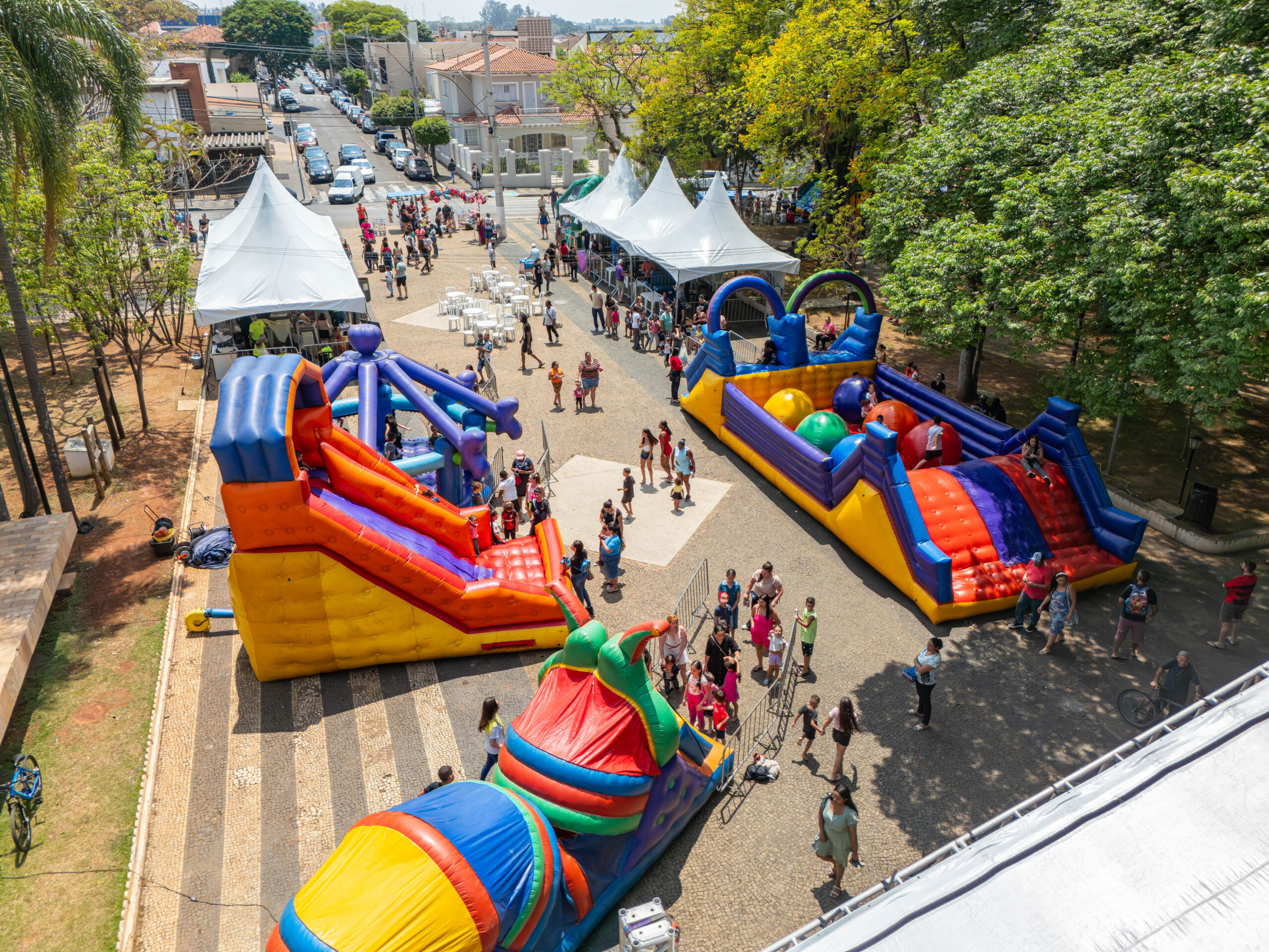 Festa das Crianças lota Praça Central de Capivari e garante sábado de alegria para toda a família