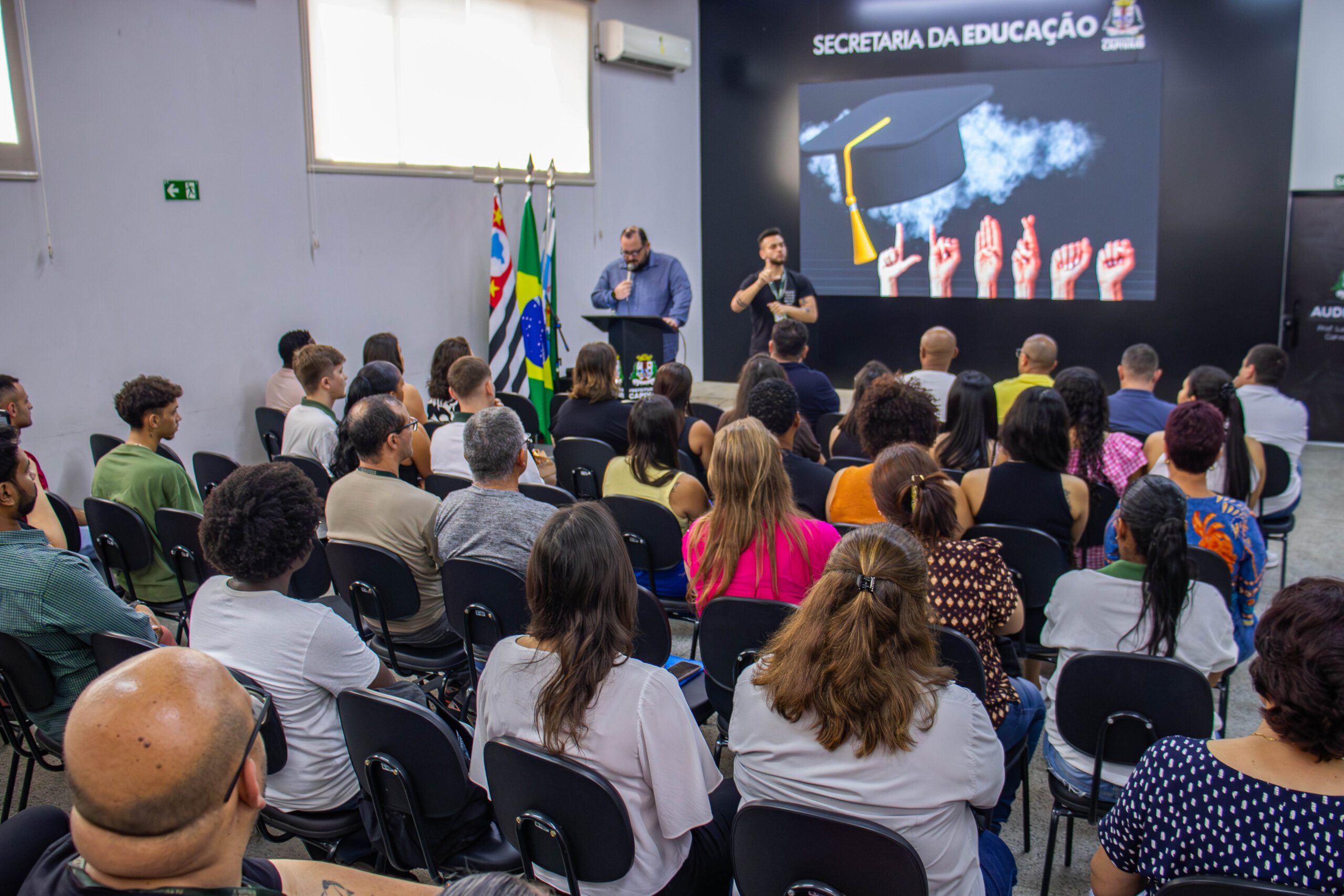 Formandos do curso de Libras da Prefeitura recebem certificado em evento com as presenças do prefeito Vitão Riccomini e do vice-prefeito Bruno Barnabé