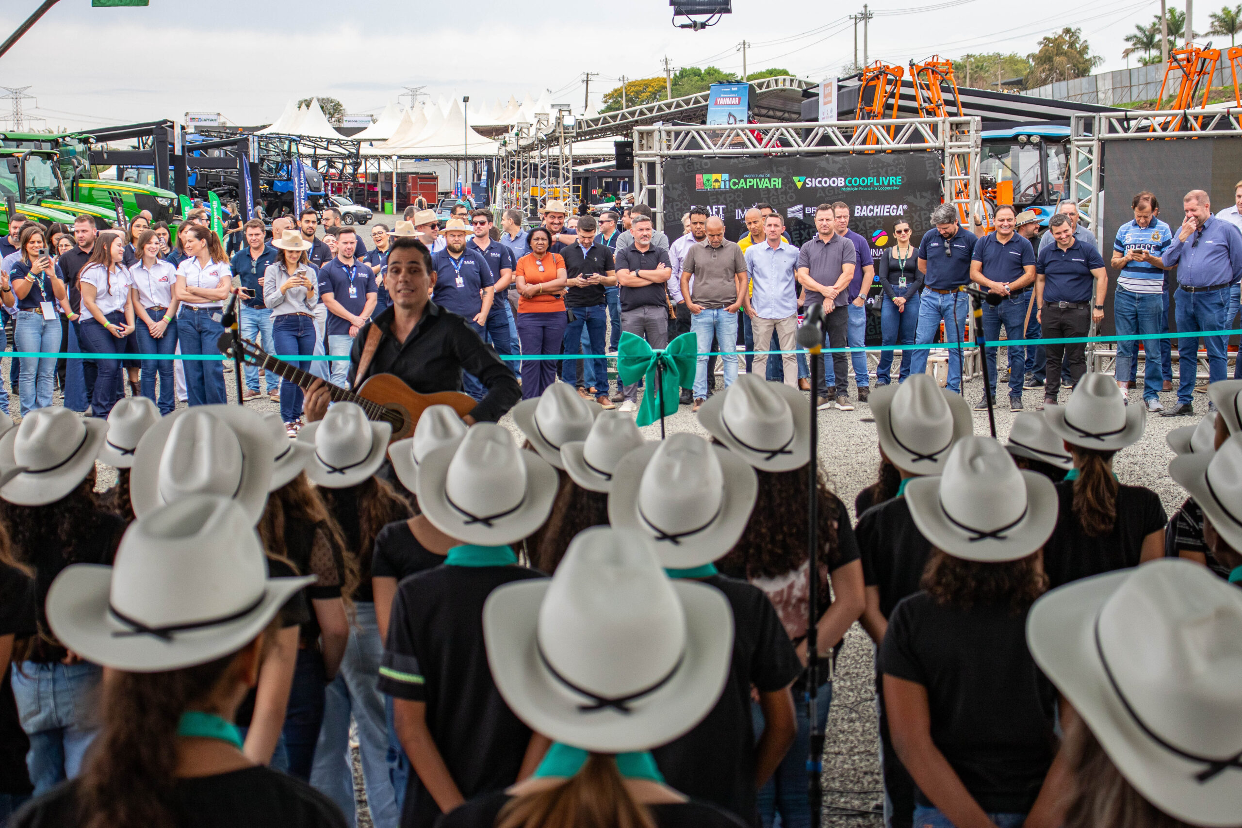 Grande público prestigia primeiro dia da Feira do Agronegócio na ExpoAgro 2025
