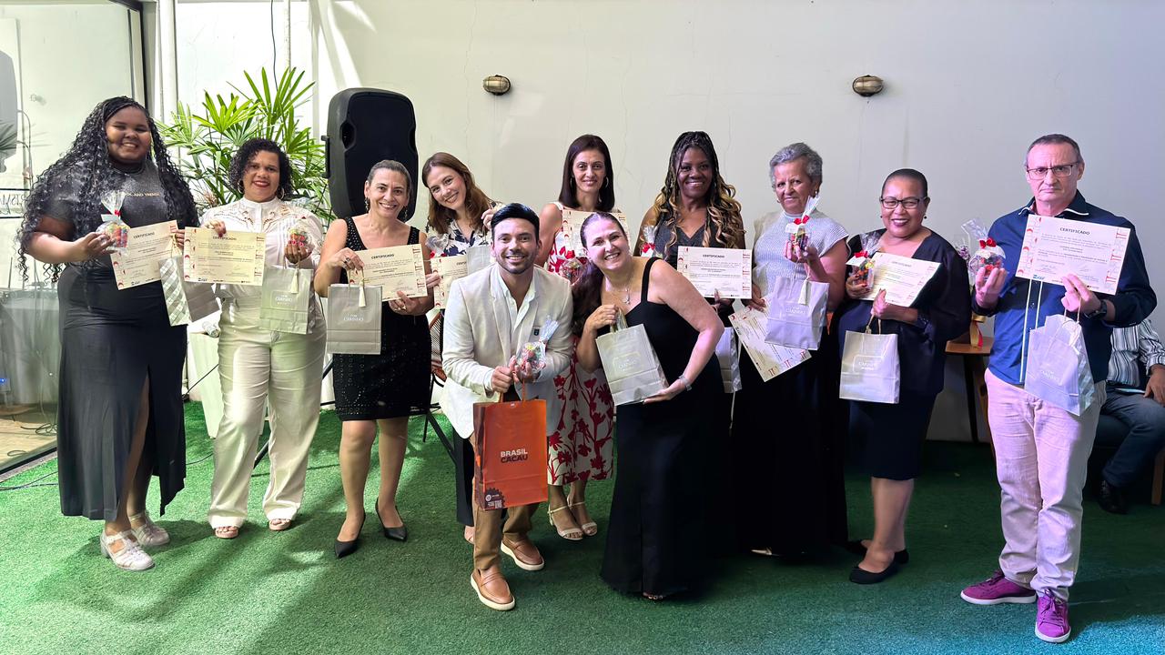 Alunos do curso presencial sobre organização e promoção de eventos recebem diploma de conclusão do curso
