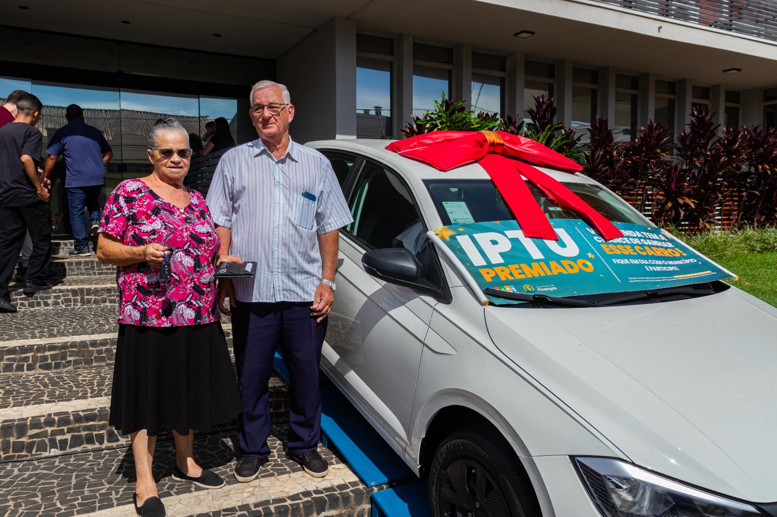 Walli dos Santos Carvalho é a vencedora do carro 0 km do programa ‘IPTU Premiado’