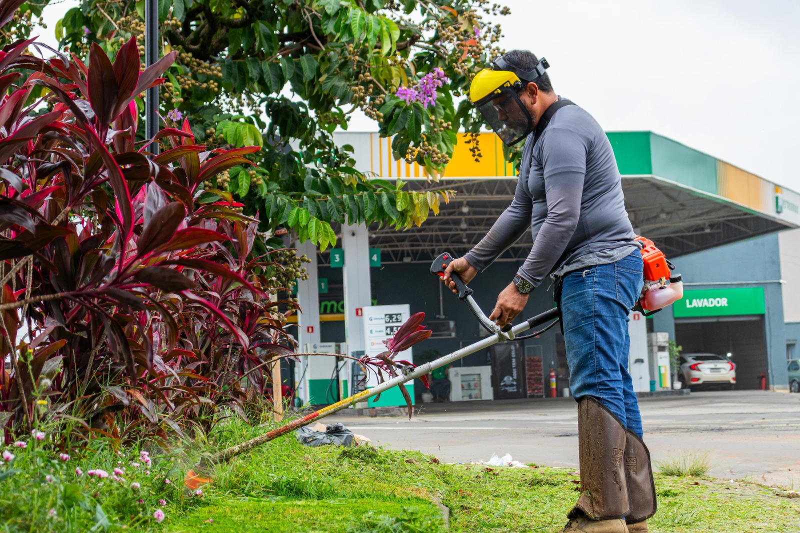 Equipes da Secretaria de Infraestrutura e Logística intensificam trabalhos de zeladoria e melhorias em estradas rurais